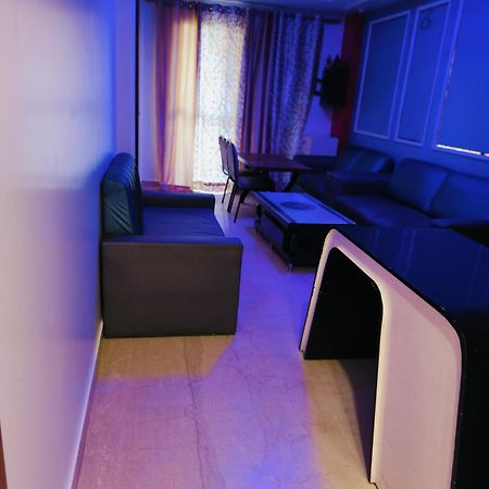 Vinanda Home Stay New Delhi Bagian luar foto