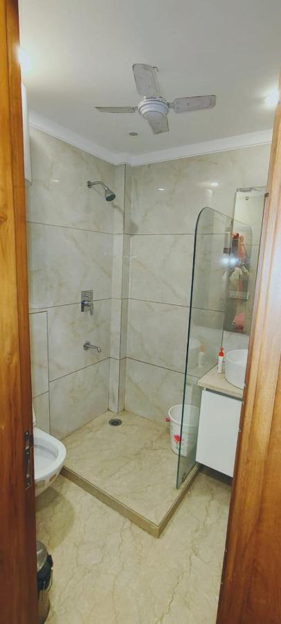 Vinanda Home Stay New Delhi Bagian luar foto